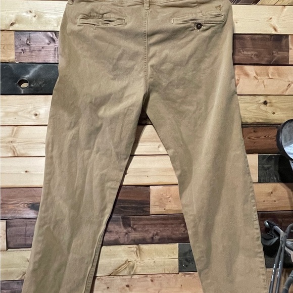 Men’s size 32-30 American Eagle Chinos - Picture 3 of 4